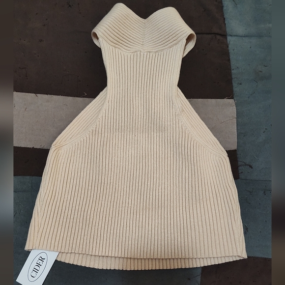Cider NWT ribbed criss cross crop top - Picture 2 of 9